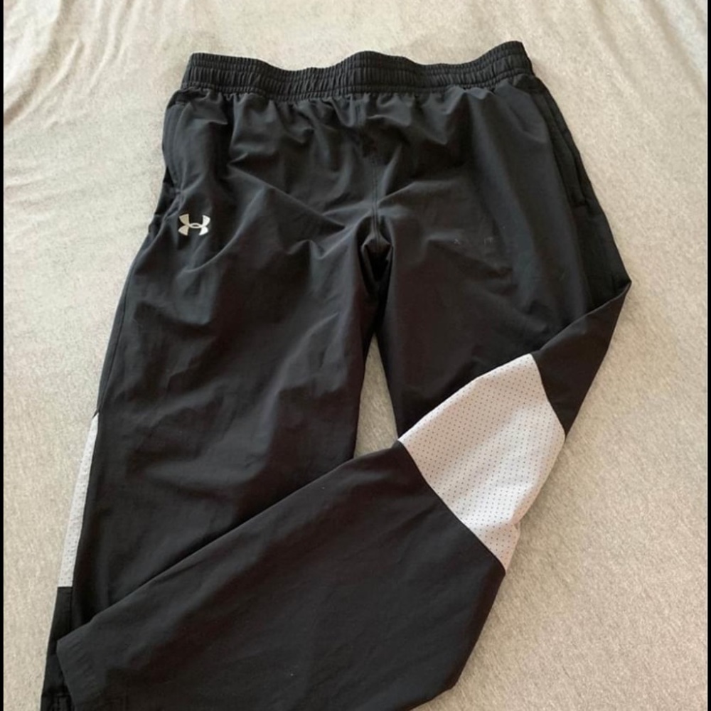 Men’s UA track pants EUC!
